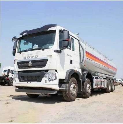 Howo 12 Wheeler Oil Tanker Trucks
