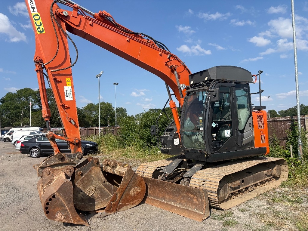 Hitachi ZX135 US BL-6