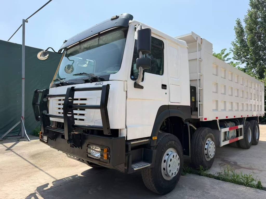 Camion benne Sinotruk HOWO — occasion 2023