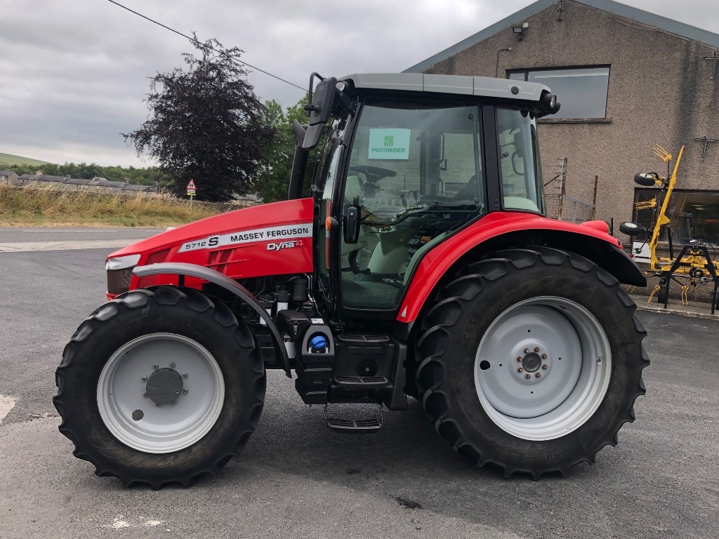Massey Ferguson 5712