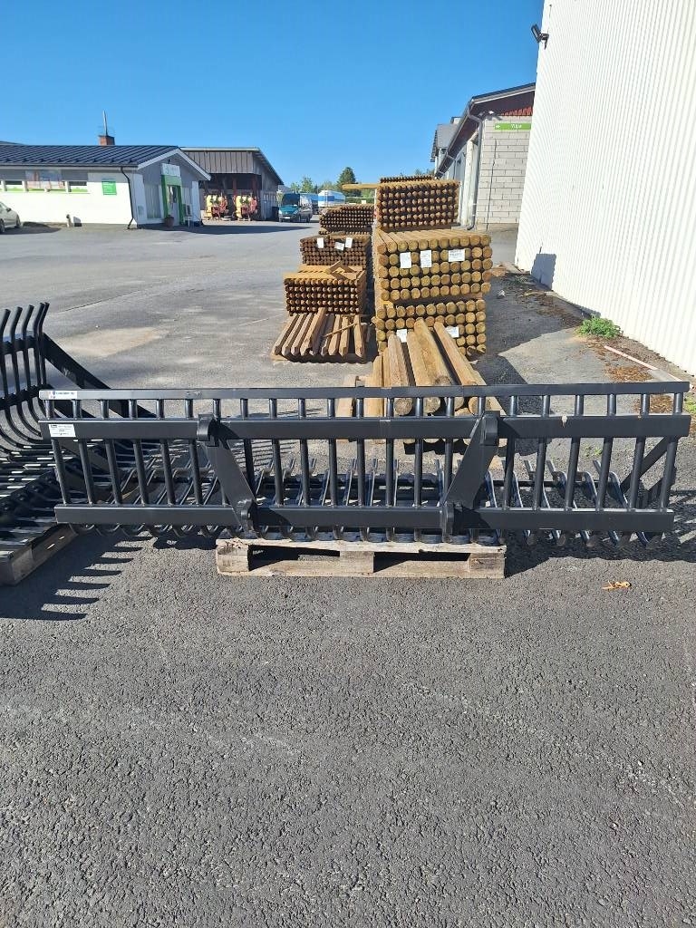 Hakki 2400 Kivitalikko eurosovitteella
