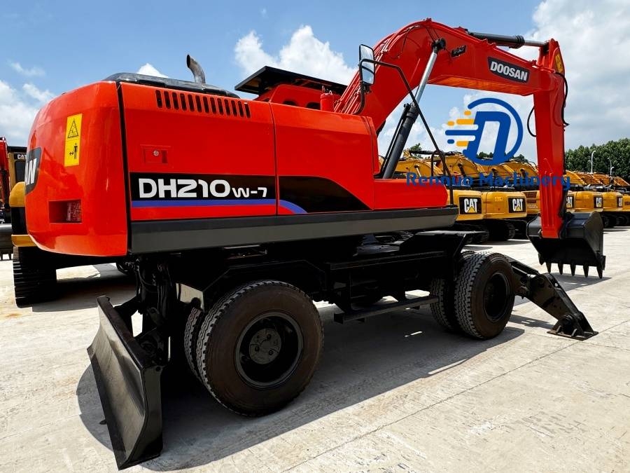 Doosan R210