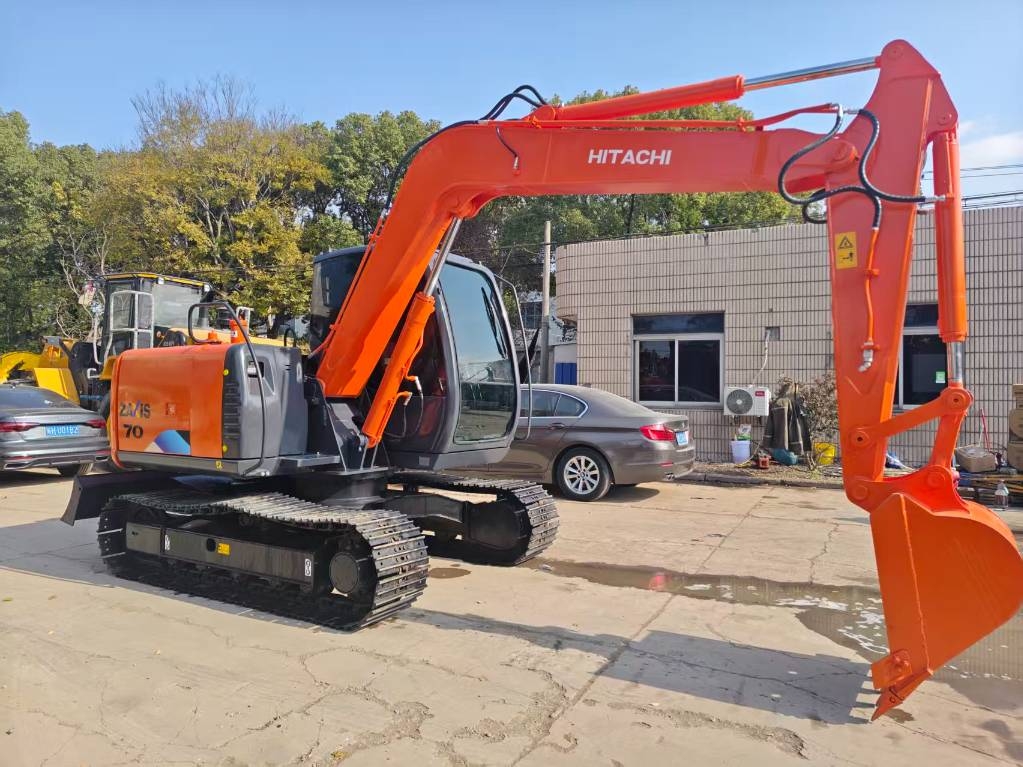 Hitachi ZX70