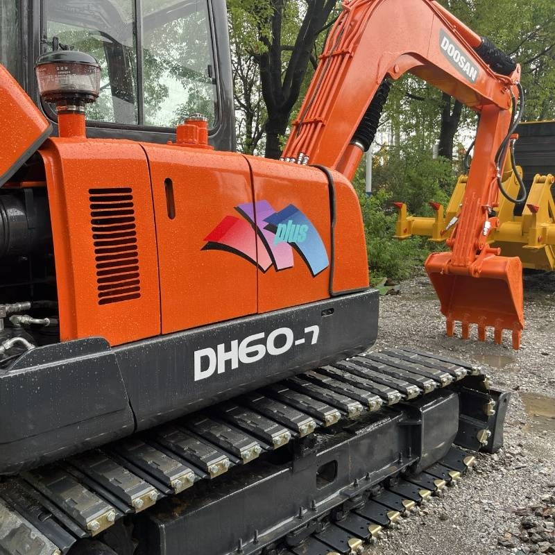 Mini-pelle Doosan DH 60 — occasion 2024, 881 h
