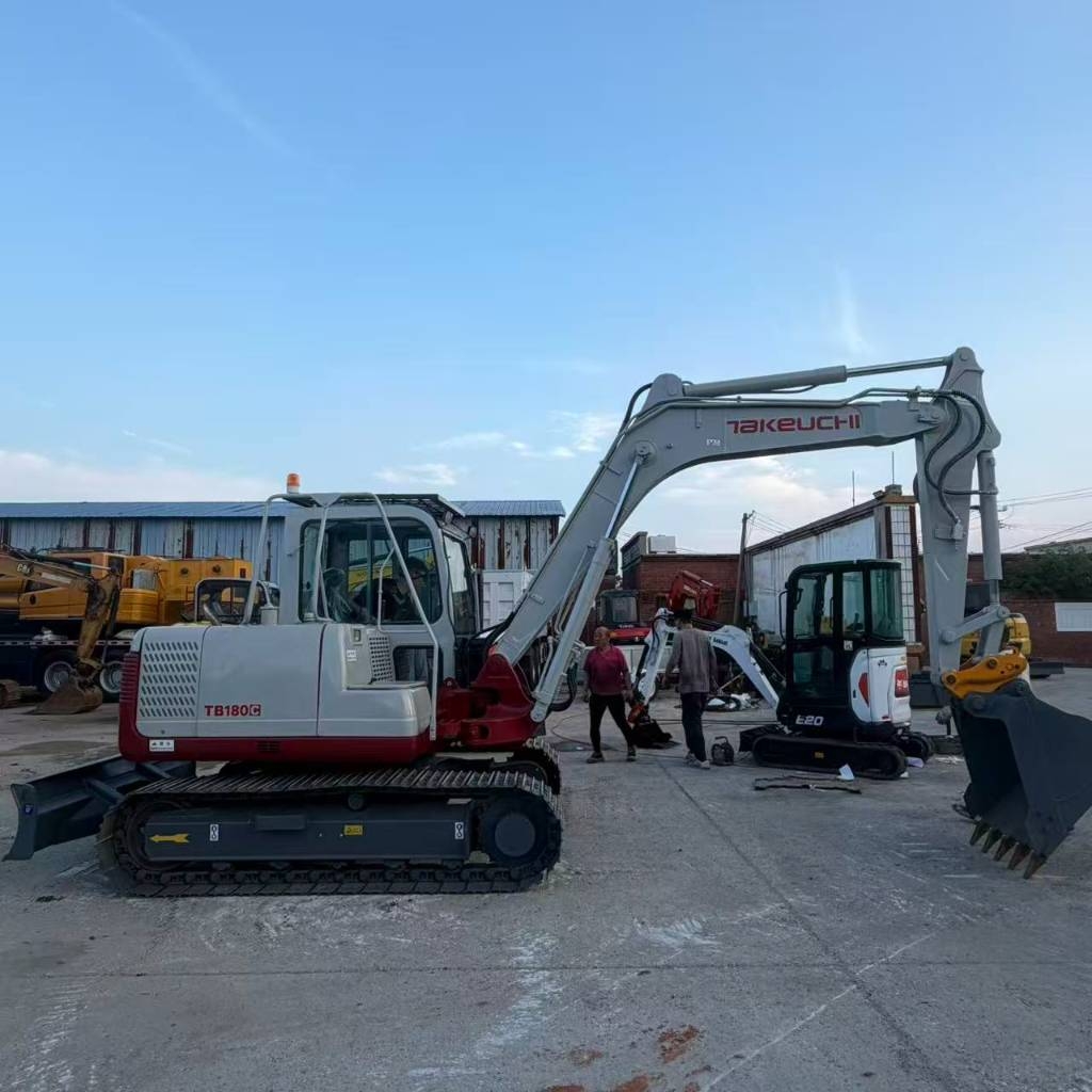 Pelle sur chenilles Takeuchi TB 180 C — occasion 2019, 1 500 h