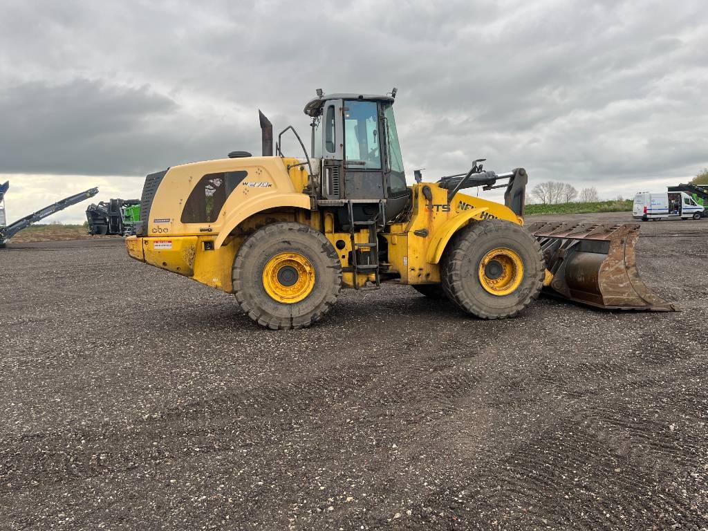 New Holland W 270 B