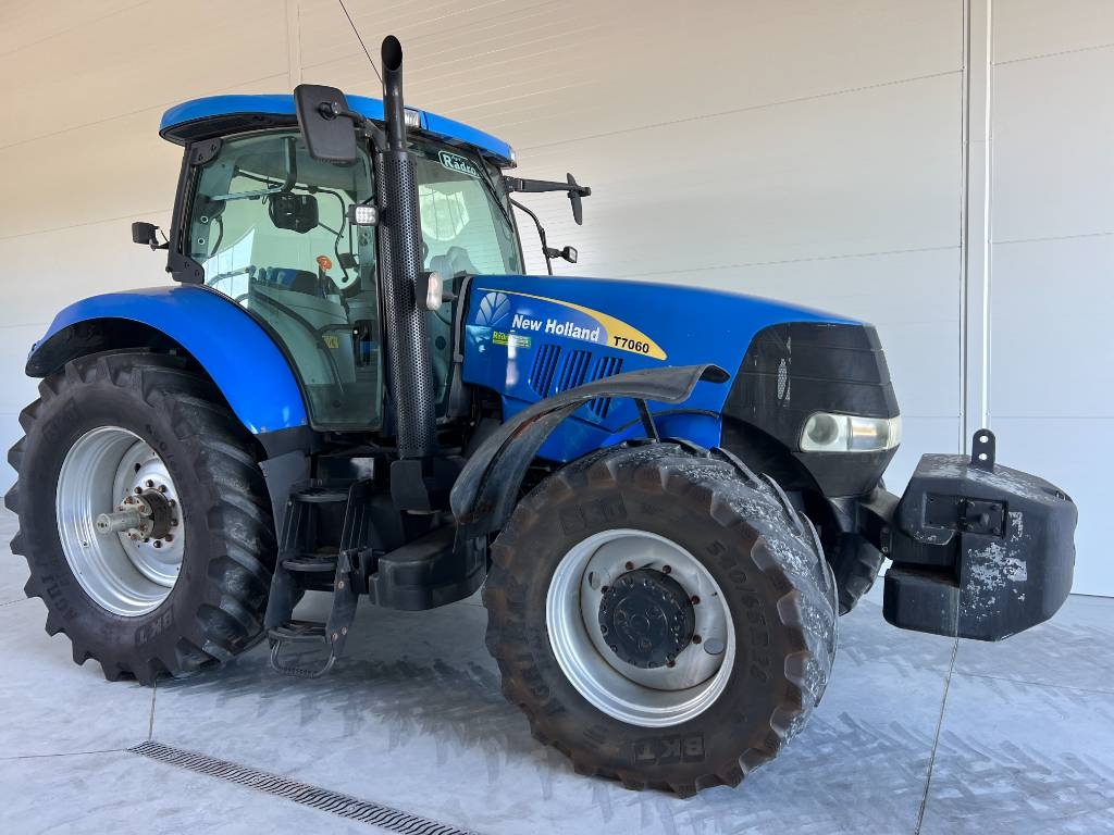 New Holland T 7060