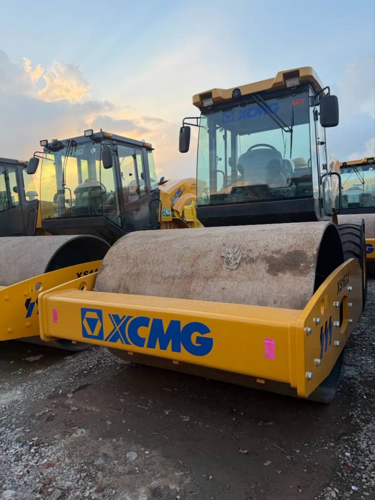 XCMG XS163J Plenty of Rollers for choose