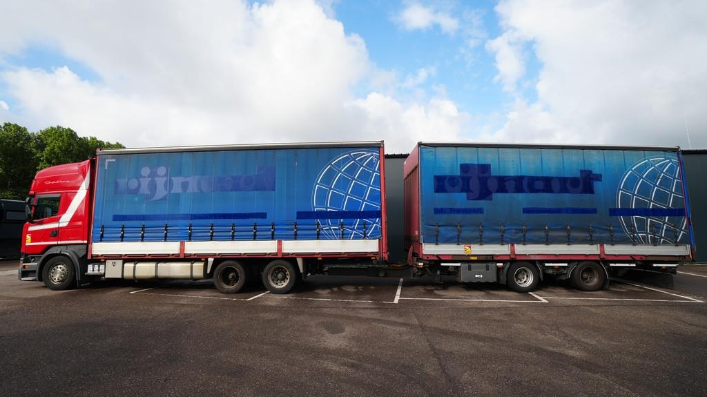Scania R 400 6x2 curtainside in combo with Burg trailer