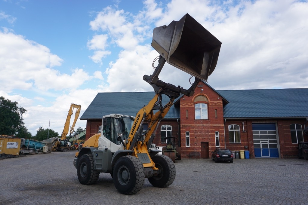 Liebherr L546