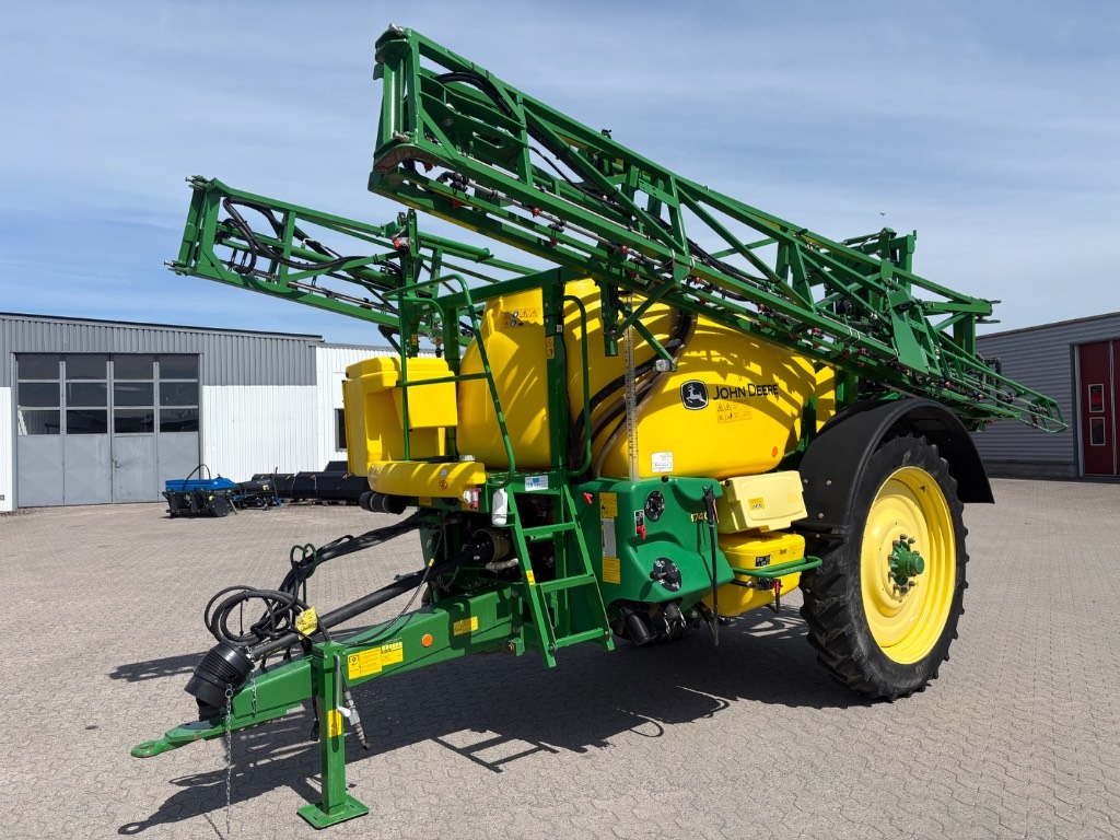 John Deere M 740 i