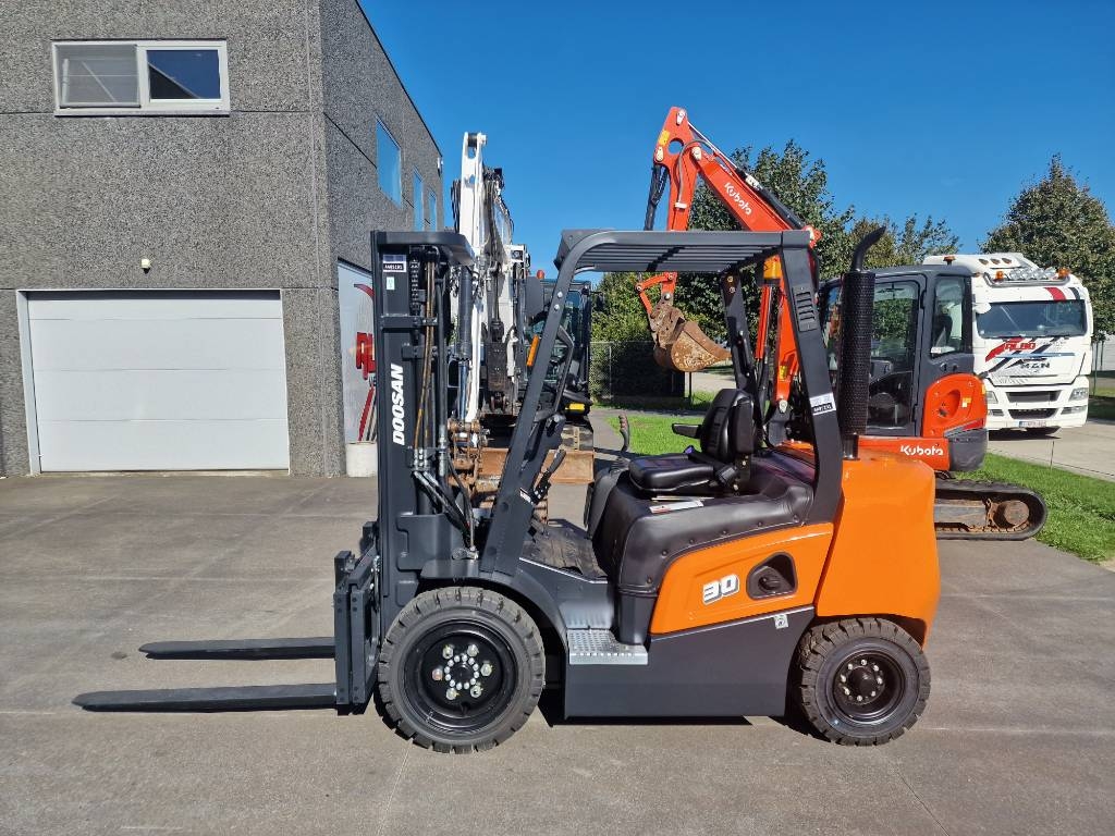 Doosan D 30 NX Plus