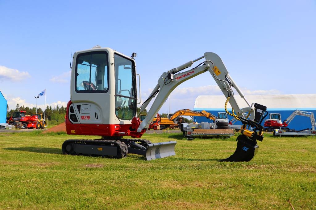Mini-pelle Takeuchi TB216 — occasion 2025
