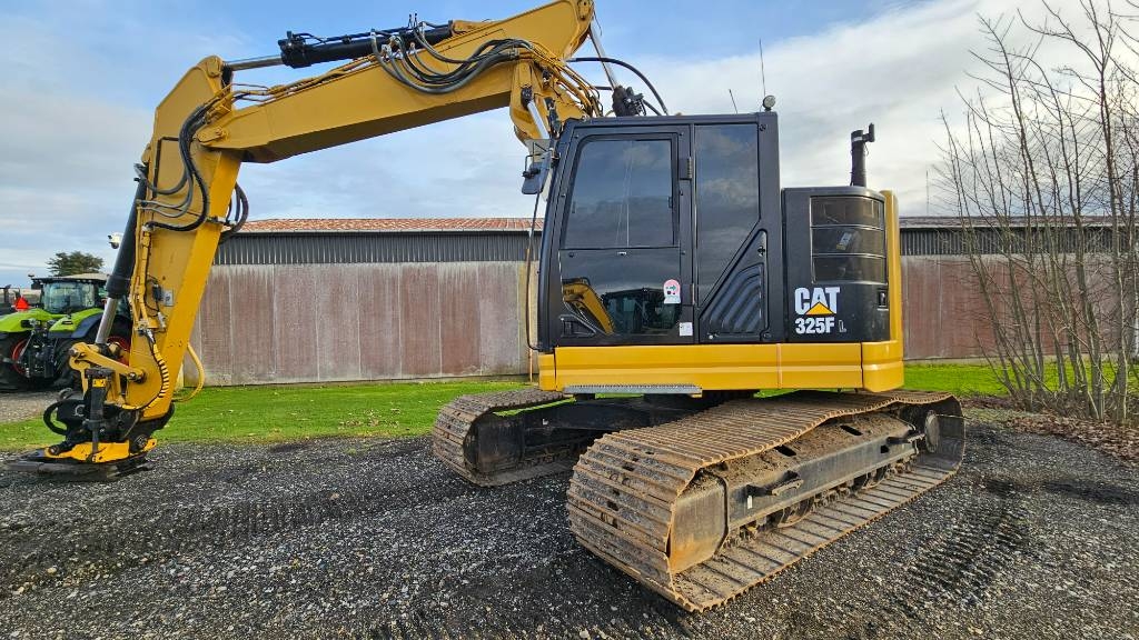 CAT 325F