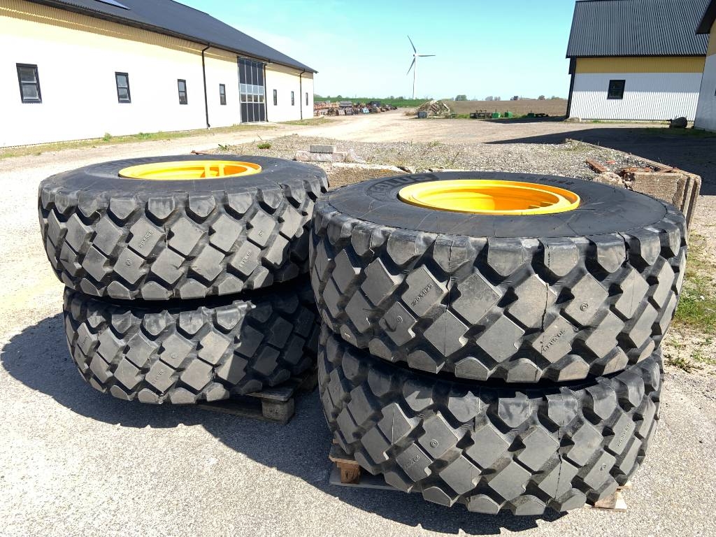 Aeolus nya 20,5x25 däck m fälg till L60H, L70H, L90H