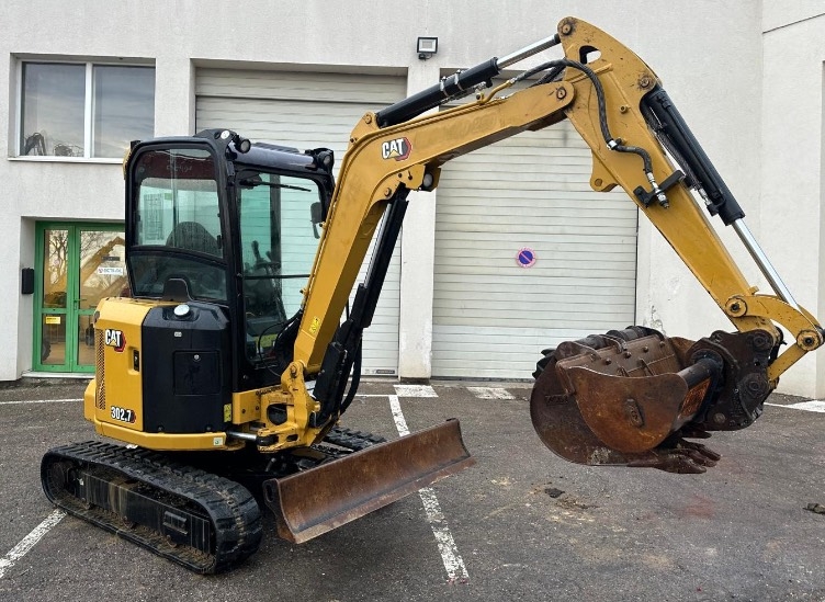 CAT 302.7 CR