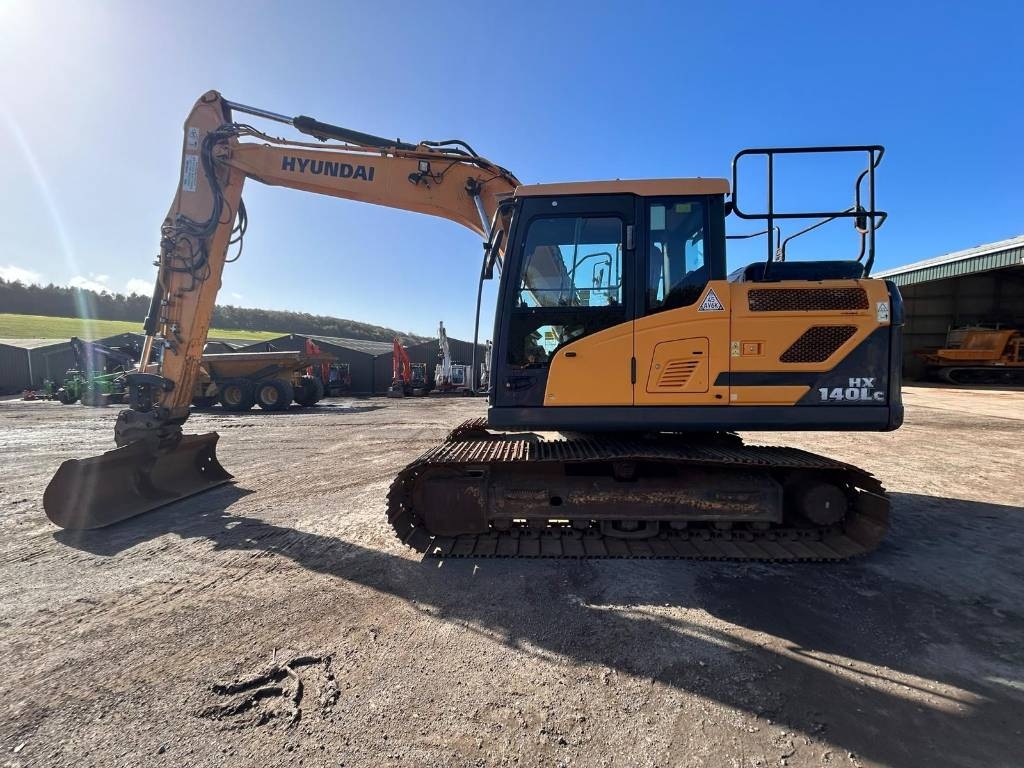 Pelle sur chenilles Hyundai HX 140 LC — occasion 2021, 5 400 h