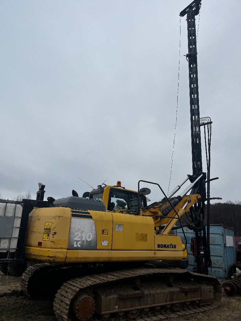 Komatsu PC 210