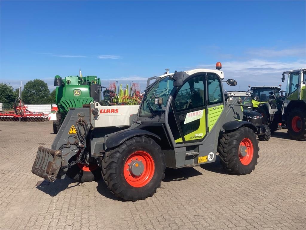 CLAAS Scorpion 9055 Varipower Plus