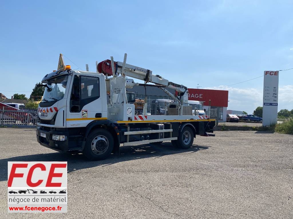 Iveco EUROCARGO 140-250/TELECOM20-HEP endommagée