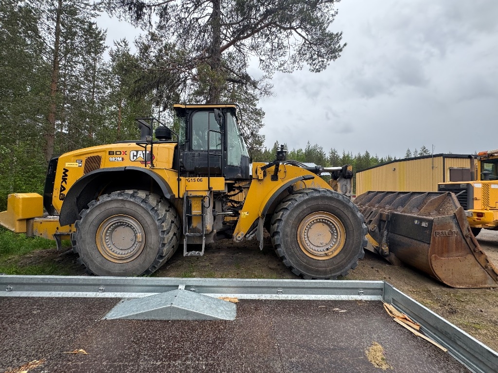 CAT 982 M