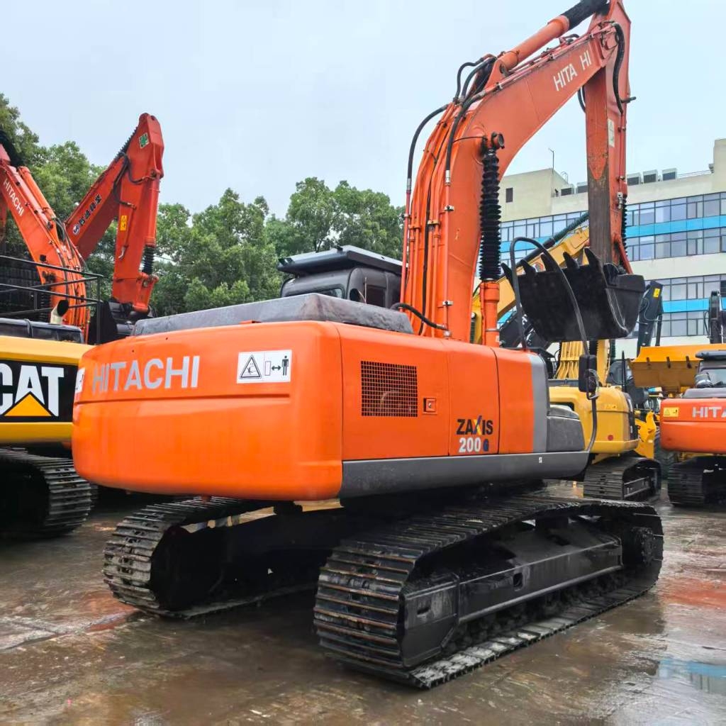 Pelle sur chenilles Hitachi ZX 200 — occasion 2024, 650 h