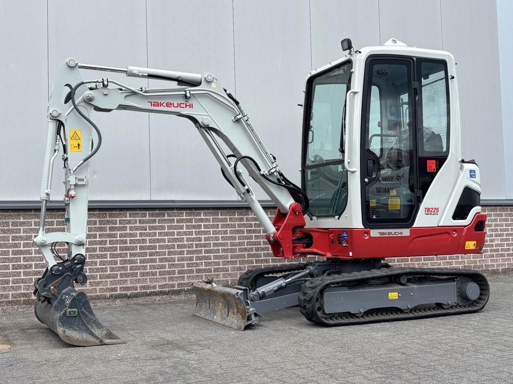 Takeuchi TB225