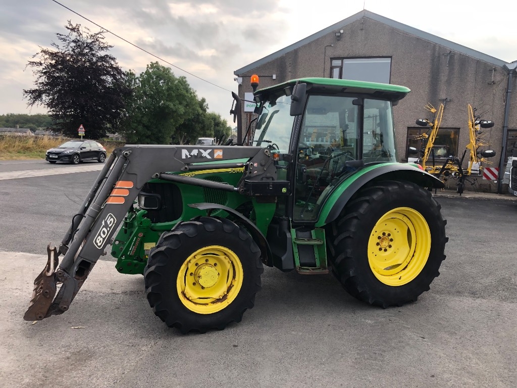 John Deere 5820