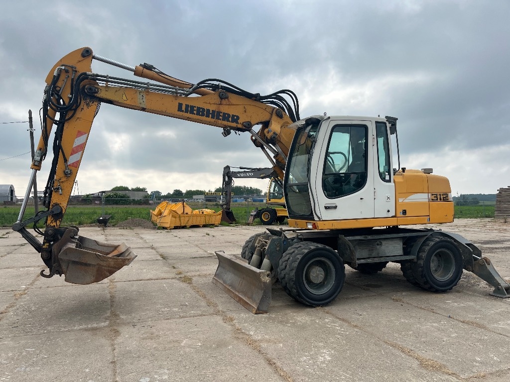 Liebherr A 312
