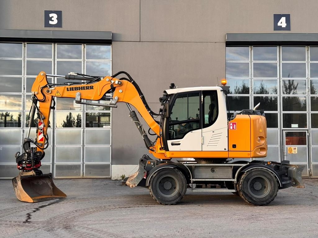 Pelle sur pneus Liebherr A910 — occasion 2020, 6 400 h