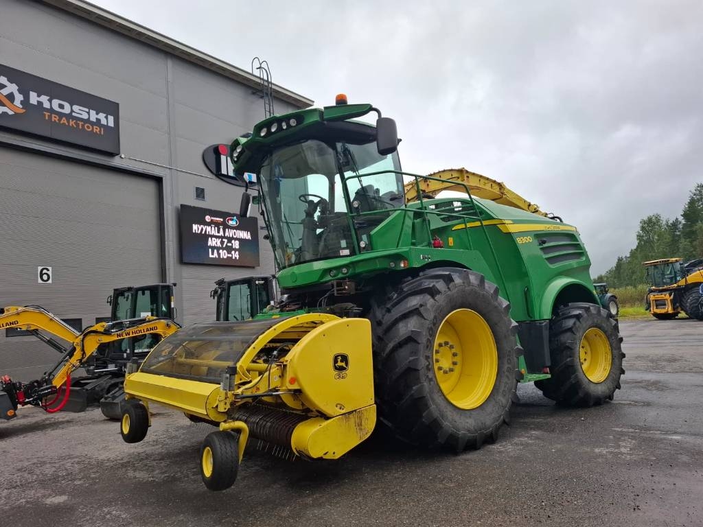 John Deere 8300