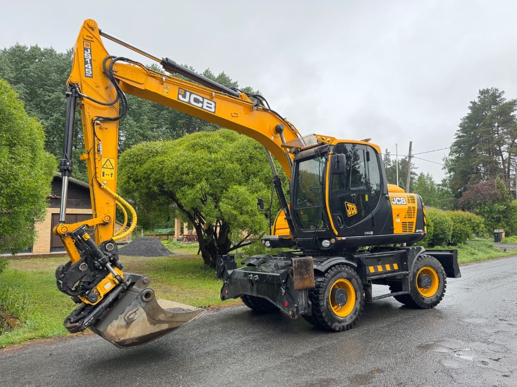 JCB JS 145 W+