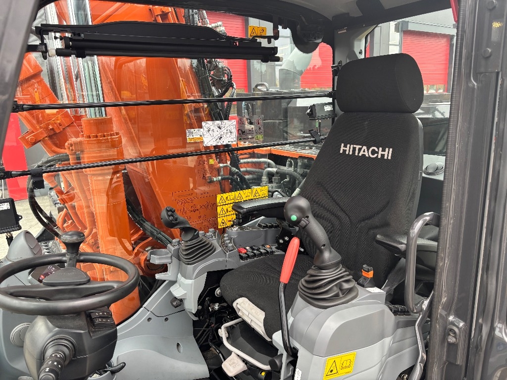 Hitachi ZX 135 W-7 / Pyörittäjä, 3 kauhaa, Rasvari, StageV kuva 12