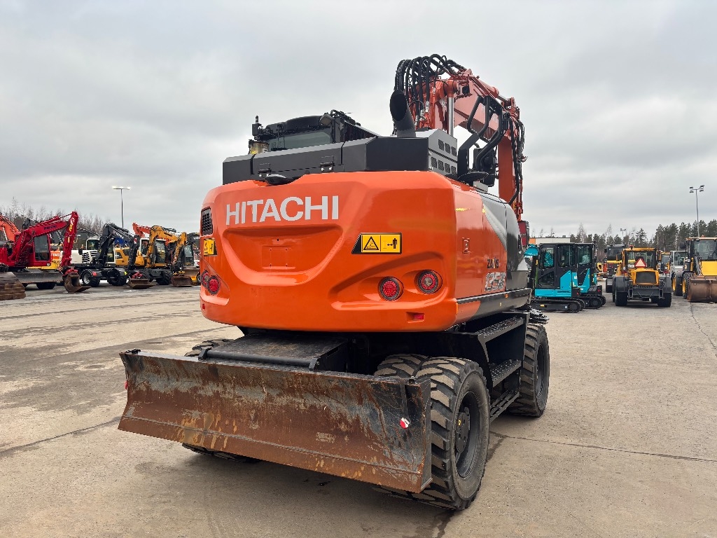Hitachi ZX 135 W-7 / Pyörittäjä, 3 kauhaa, Rasvari, StageV kuva 5