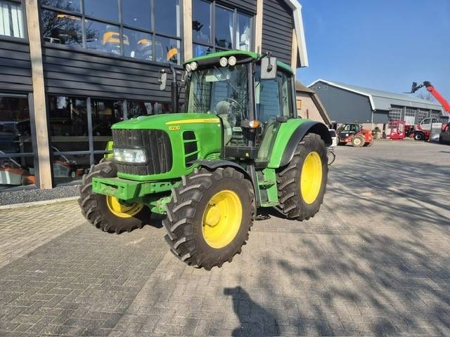 John Deere 6230