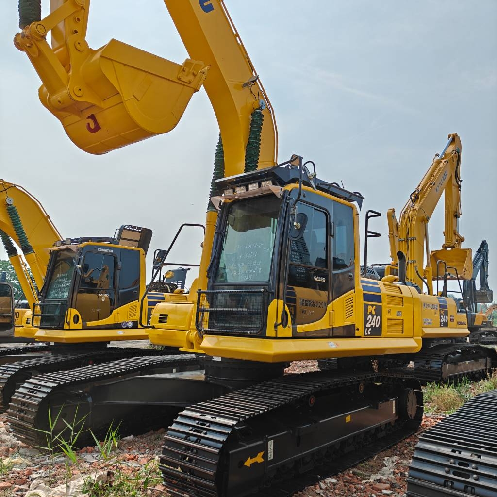 Komatsu 240-8