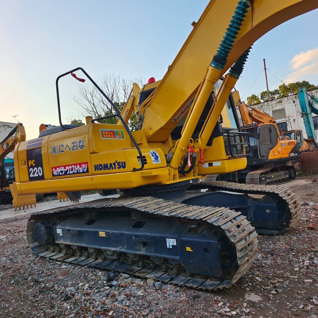 Komatsu PC 220-7 - Second Hand Excavator for Sale