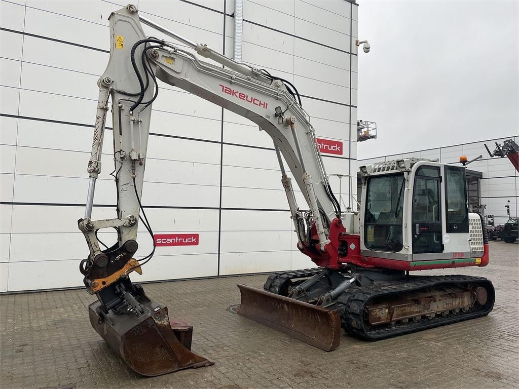 Pelle sur chenilles Takeuchi TB1140 — occasion 2015, 5 880 h