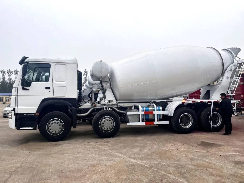 Sinotruk Howo Transporter Concrete Mixer Truck