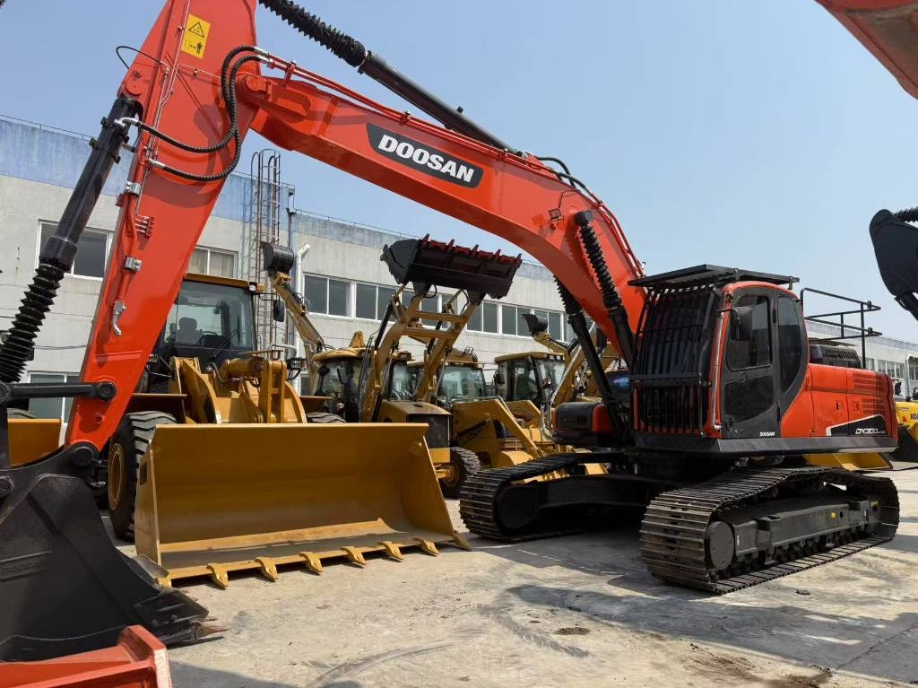 Pelle sur chenilles Doosan DX 300 LC — occasion 2025, 1 890 h