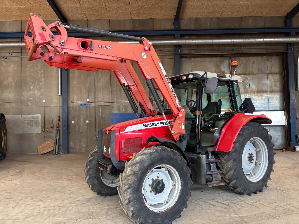 Massey Ferguson 5465
