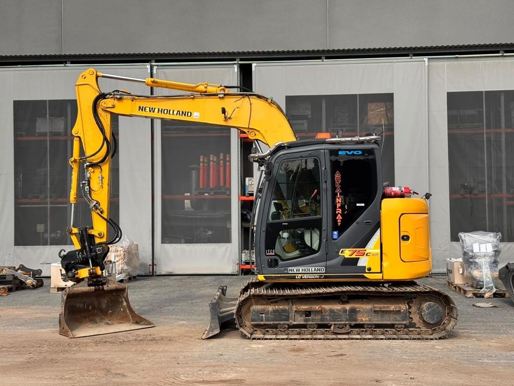 Mini-pelle New Holland E75 — occasion 2014, 10 360 h