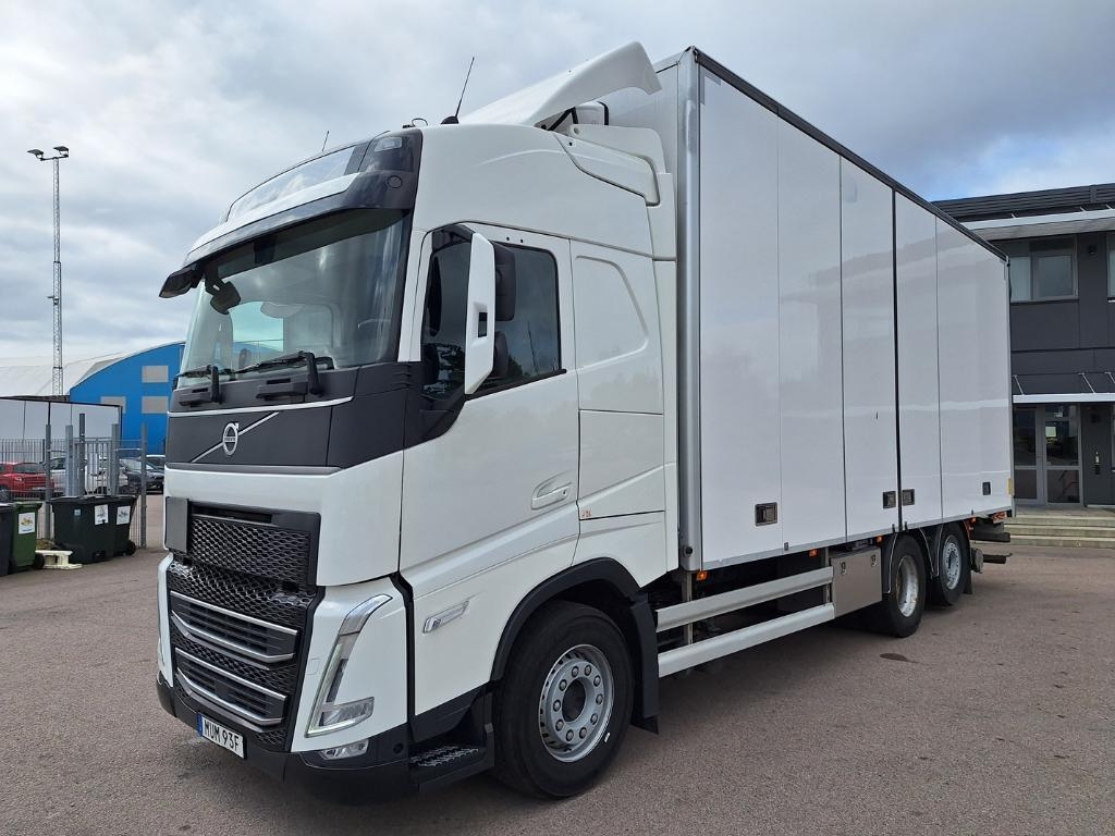 Camion fourgon Volvo Vehicle Rigid 6x2-2 box full side opening — occasion 2022