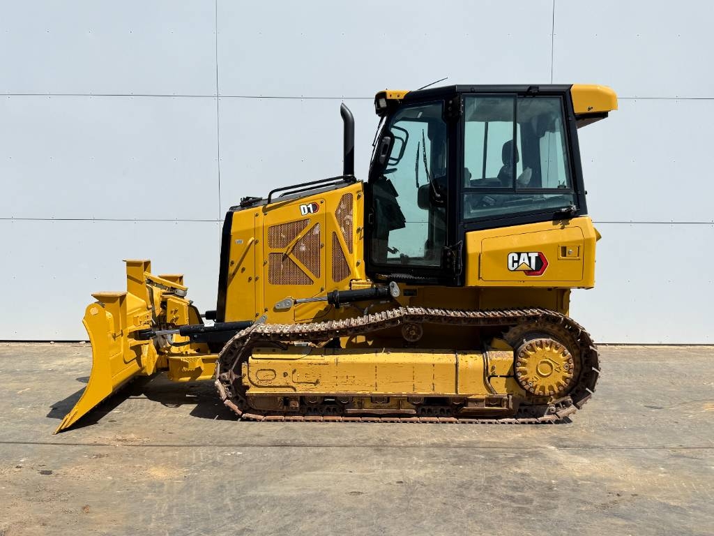CAT D1 12B - Camera / Only 3700 Hours