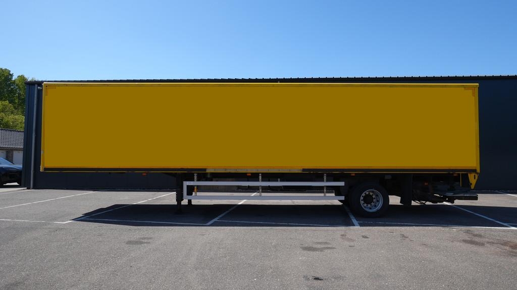 Floor 1 Axle closed box trailer