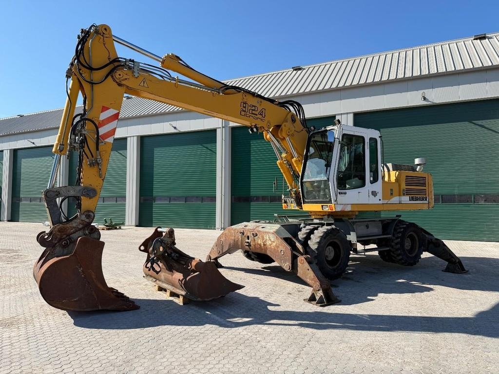 Liebherr A924B Litronic 2x bucket // AIRCON // Outriggers