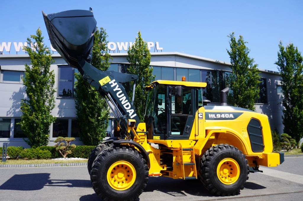 Hyundai HL940A articulated loader/ year 2021/ weight 13.5t