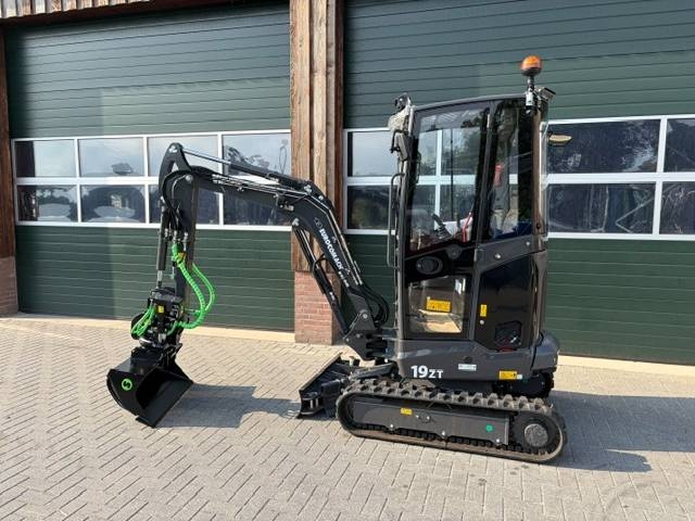 Eurocomach 19ZT Black Edition Met Steelwrist XTR2