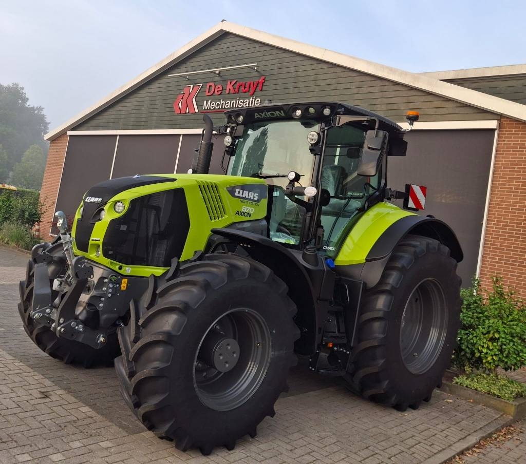CLAAS Axion 870 First Claas Night Edition