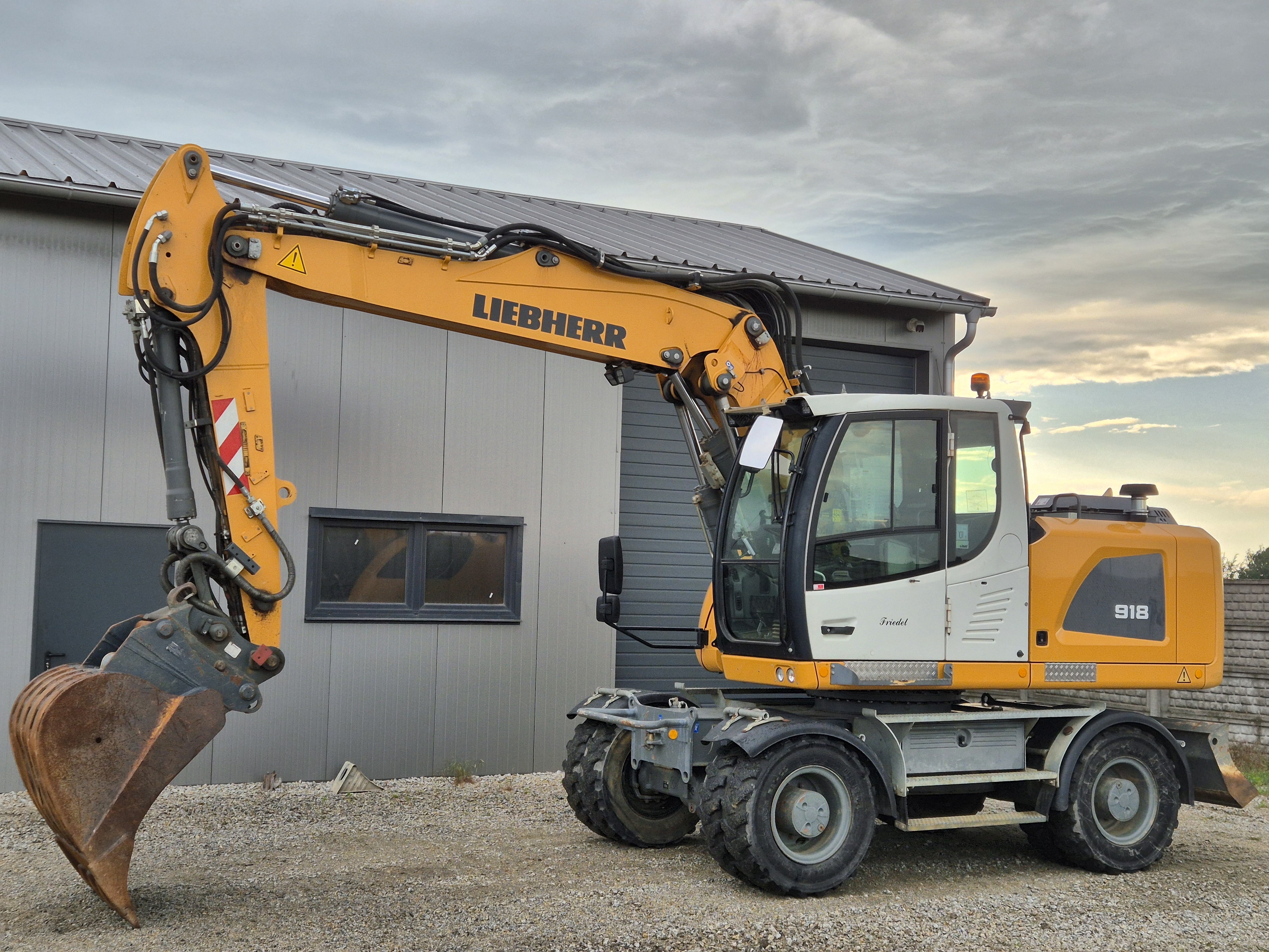 Liebherr A 918 Litronic